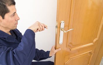 Locksmith Master Shop Houston, TX 713-470-0697 Locksmith Master Shop Houston, TX 713-470-0697